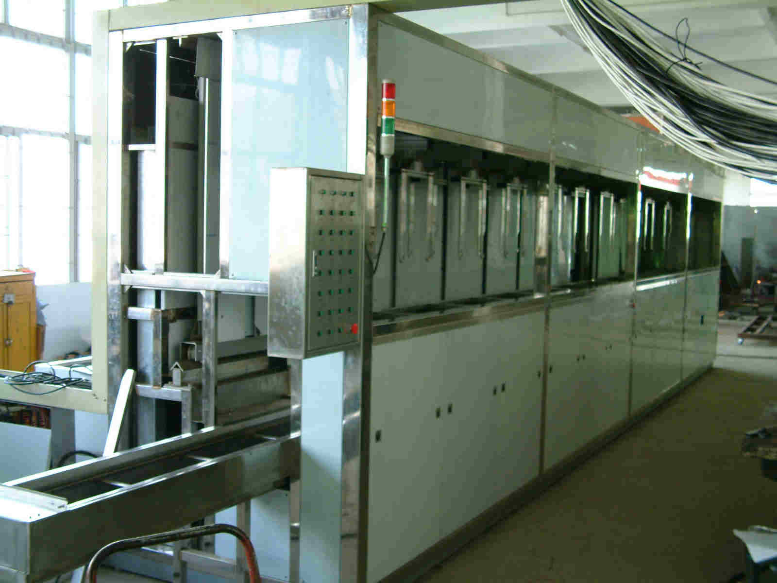 蘇州全自動(dòng)通過(guò)式超聲波清洗機(jī)